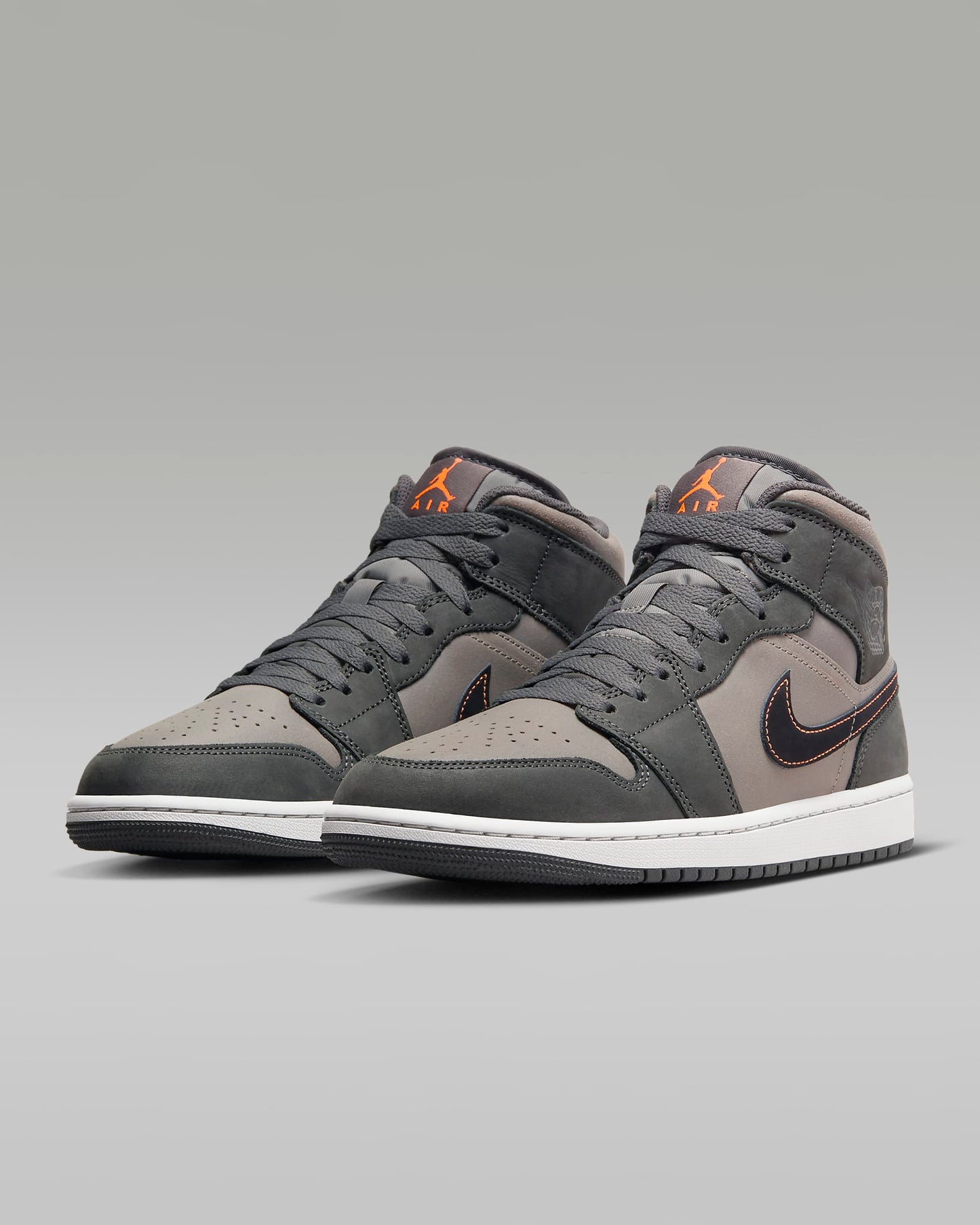 Air Jordan 1 Mid SE